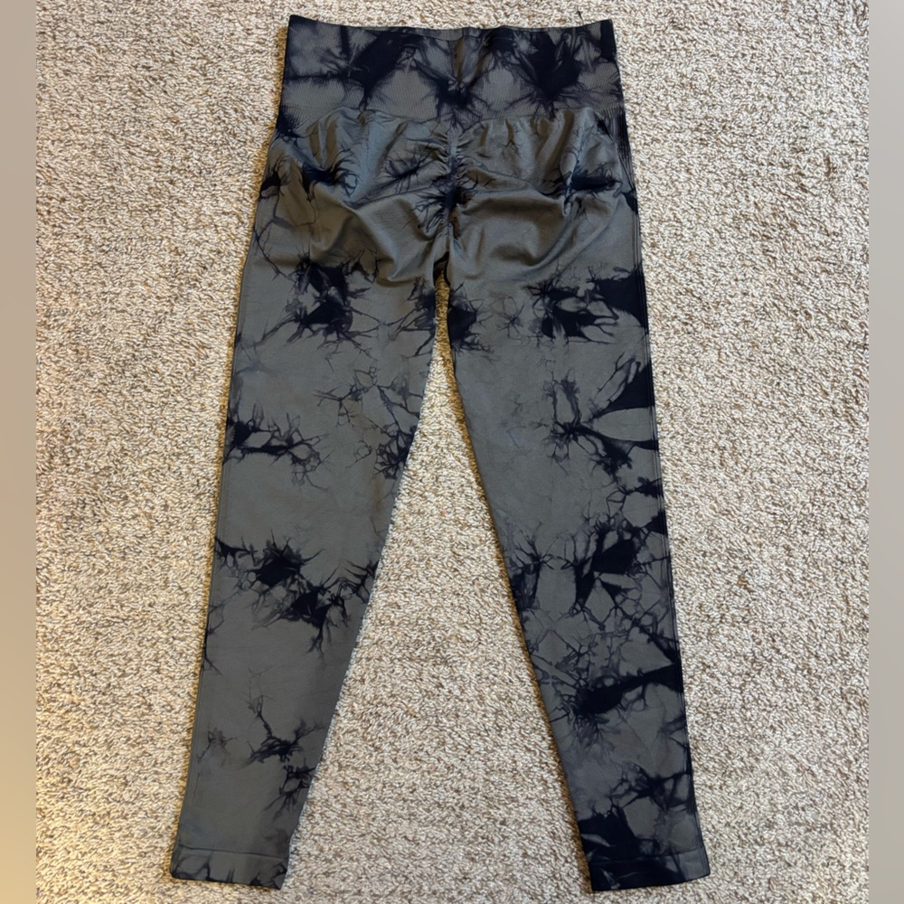 Amazon Scrunch Butt Lifting Leggings, size L